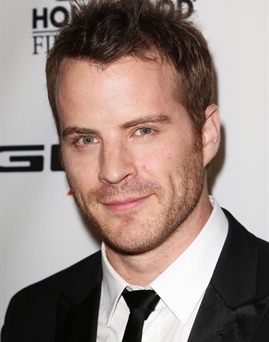 Diễn viên Robert Kazinsky