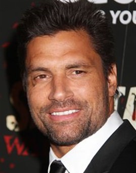 Diễn viên Manu Bennett