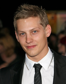 Diễn viên James Sutton