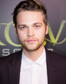 Diễn viên Alexander Calvert