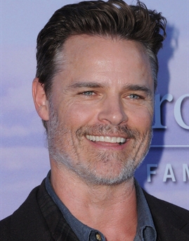 Diễn viên Dylan Neal