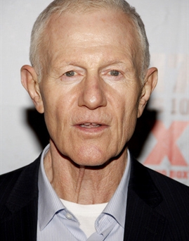 Diễn viên Raymond J. Barry