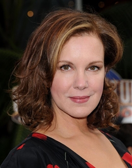 Diễn viên Elizabeth Perkins