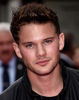 Diễn viên Jeremy Irvine