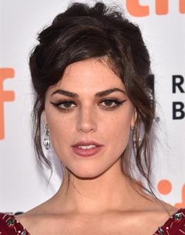 Diễn viên Callie Hernandez