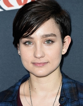 Diễn viên Bex Taylor-Klaus