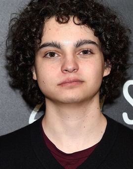 Diễn viên Max Burkholder