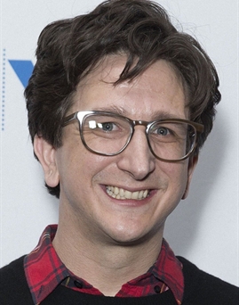 Diễn viên Paul Rust