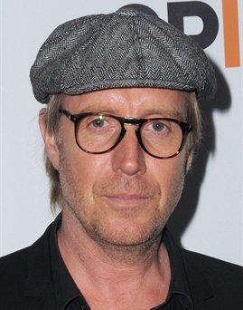 Diễn viên Rhys Ifans