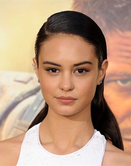 Diễn viên Courtney Eaton